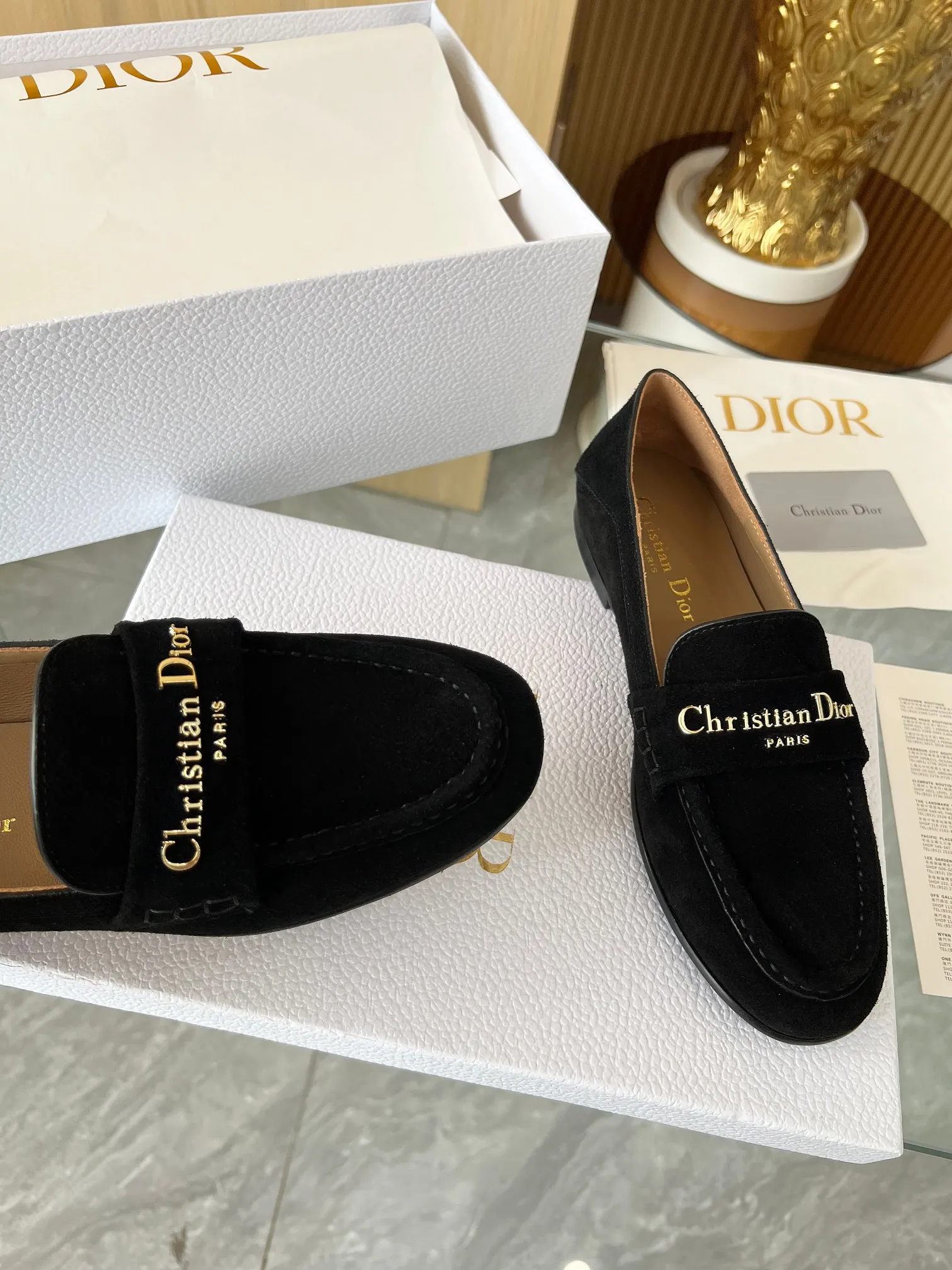 👟👟Ex-factory price 560👟👟 Dior's new spring and summer ultra-light series loafers are brand new. The layout strives to create fashionable classic items. New products created at the first major show of Paris Fashion Week. The inspiration is cleverly combined by D's chief designer on the perfect shoe shape. Paired with brand buckles, it is even more fashionable! Original version, perfect and exquisite workmanship!  ✔️Upper: original fabric ✔️Inner lining: imported sheepskin lining ✔️Sole: Italian genuine leather outsole ✔️Size: #35-41 (40 41 customized items are not returnable)